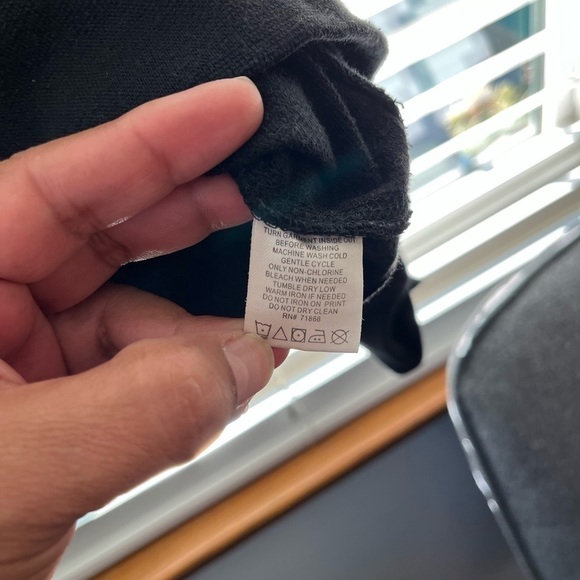 Black sweatshirt size LRG with “NYC PARIS TOKYO” front. Has a flashdance collar. - Picture 4 of 5